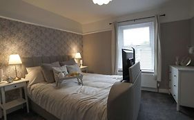'Netflix & Chill' In An Entire Stylish & Central Holiday Home